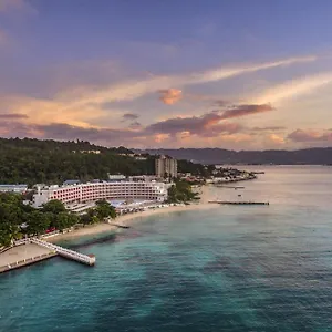 Grand Decameron Cornwall Beach, A Trademark Resort